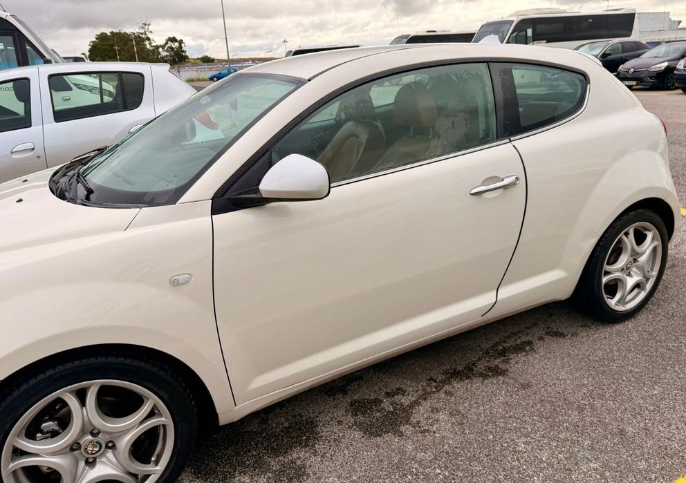 Carro - Alfa Romeo Mito