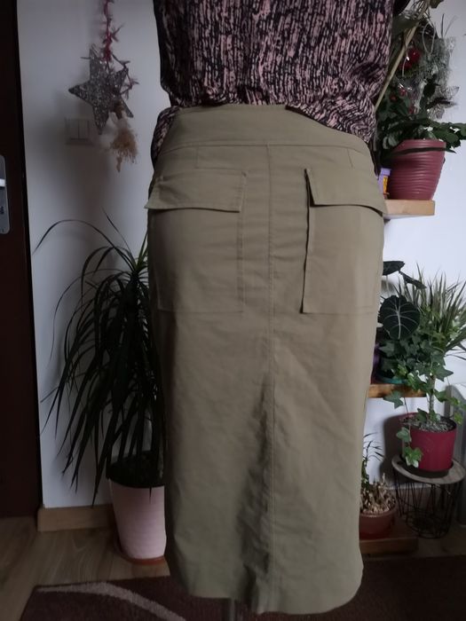 Spódnica w kolorze ghaki