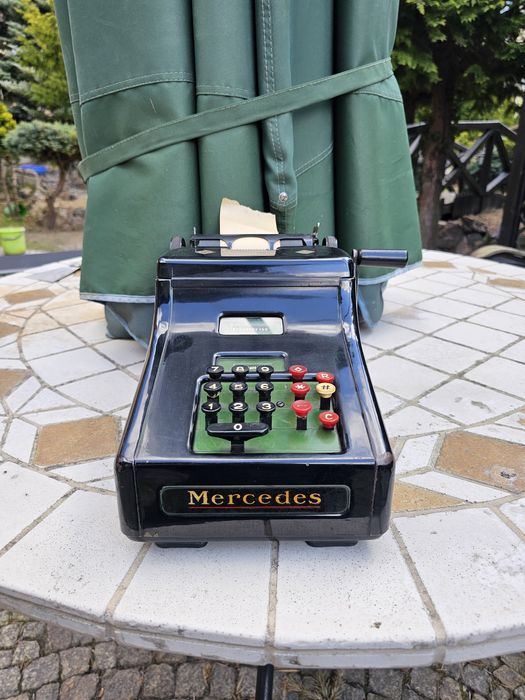 Zabytkowa maszyna licząca (kalkulator)