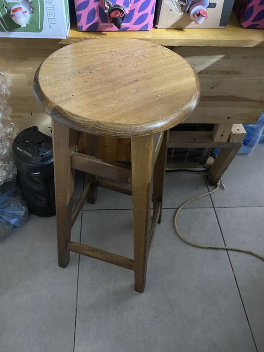 Продам стіл і 4 табуретки