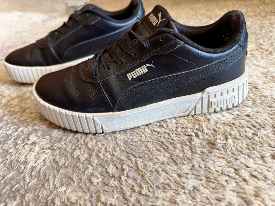 Чорні жіночі кросівки від puma з натуральної шкіри.