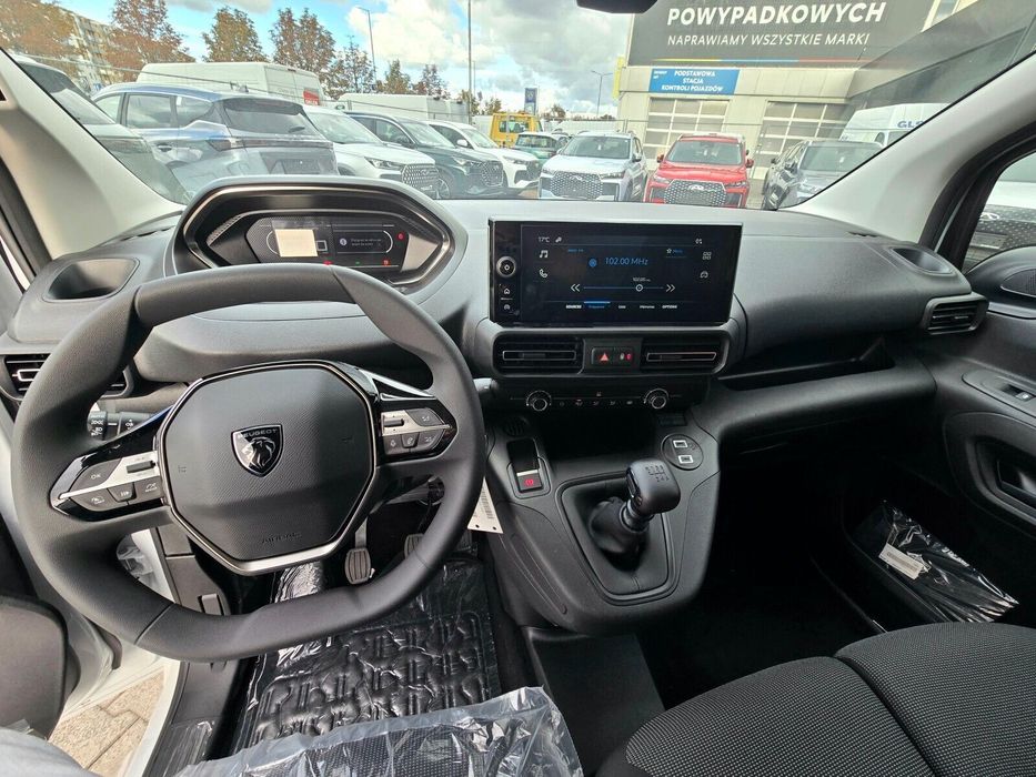 Peugeot partner Furgon M 1.2 T.Benzynowy 110KM MT6  Furgon M 1.2 T.Benzynowy 110KM MT6