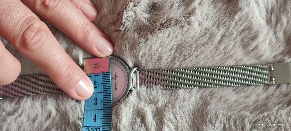 Śliczny srebrny zegarek damski