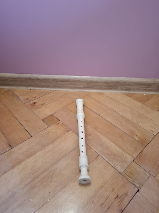 Flet prosty w bardzo dobrym stanie.