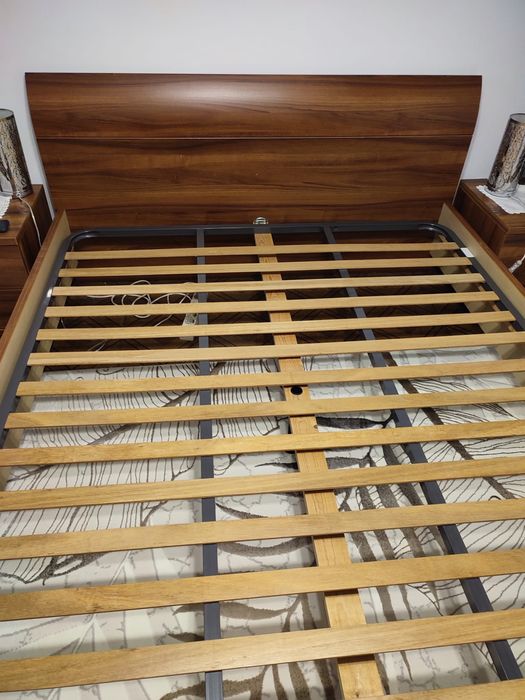 Cama de casal como nova