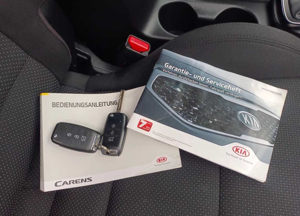 Продаж автомобіля  Kia Carens 2015 з Європи