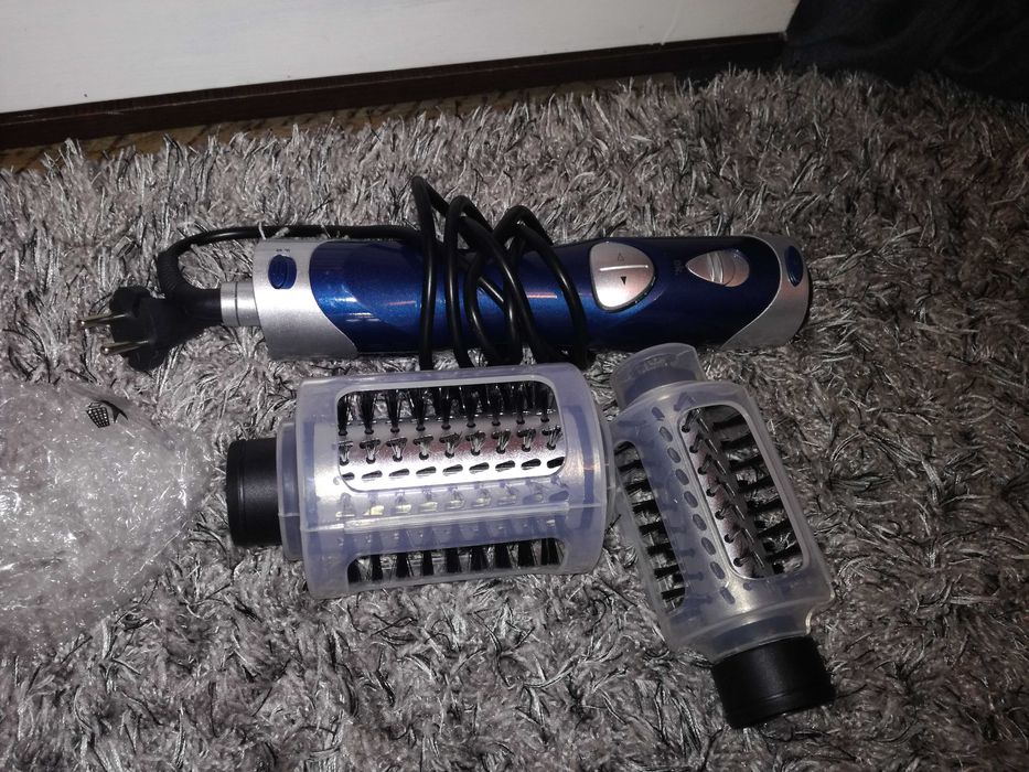 Lokowka i lokosuszarka do włosów.