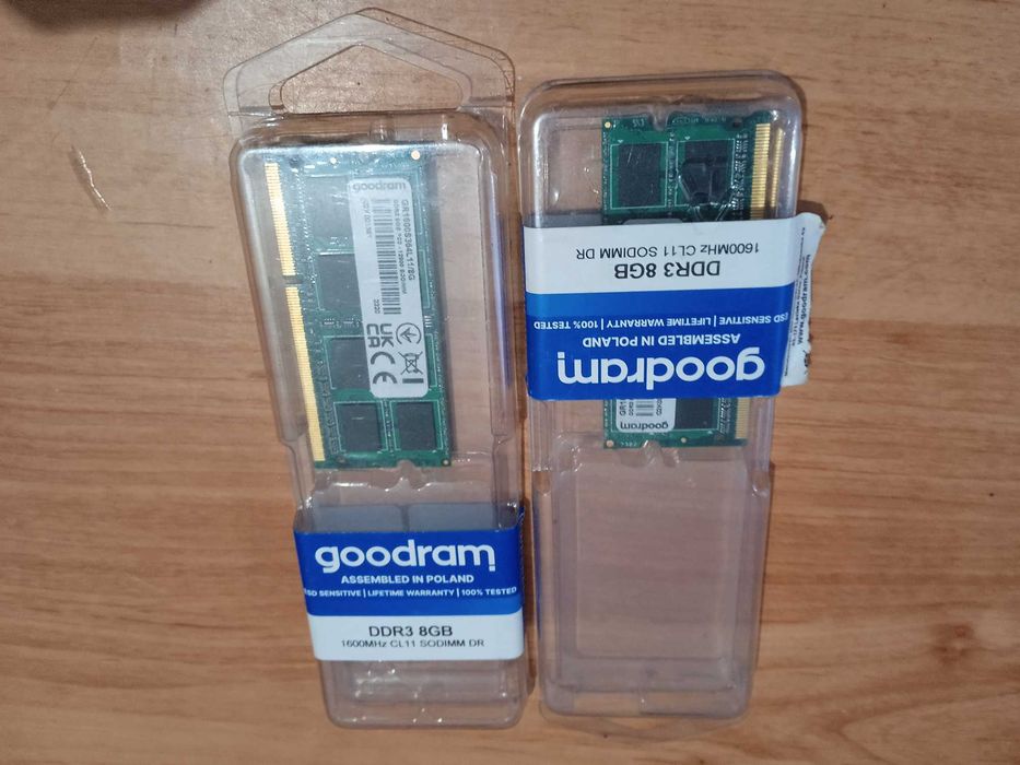 Оперативна пам'ять DDR3 8 2 модулі по 8гб 1600MHz