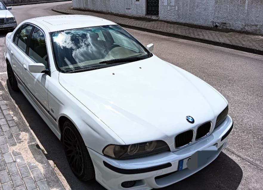 BMW 535i..........
- equipada com um motor V8 gasolina
- revisão feita