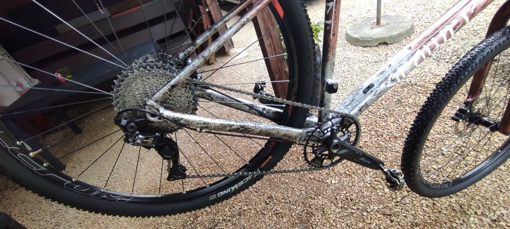 Rower gravelowy cube
