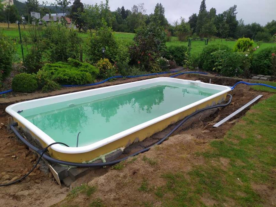 Basen ogrodowy montaż, montaż niecki poliestrowej montaż basenu tarasu