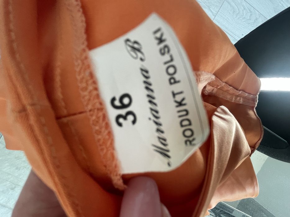 Pomaranczowa sukienka wesele 36