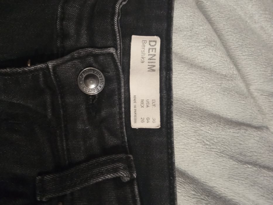 Jeansy damskie Bershka