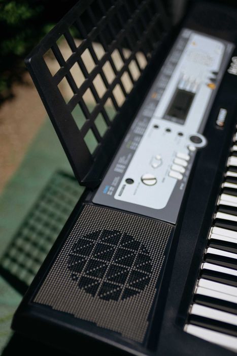 Teclado Yamaha PSR-E213 + Suporte