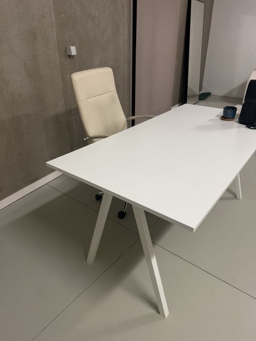 Conjunto escritório; sofa + 2 secretárias + cadeira