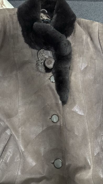 Жіноче натуральне шкіряне ( утеплене) демисезонне пальто. Розмір 52.