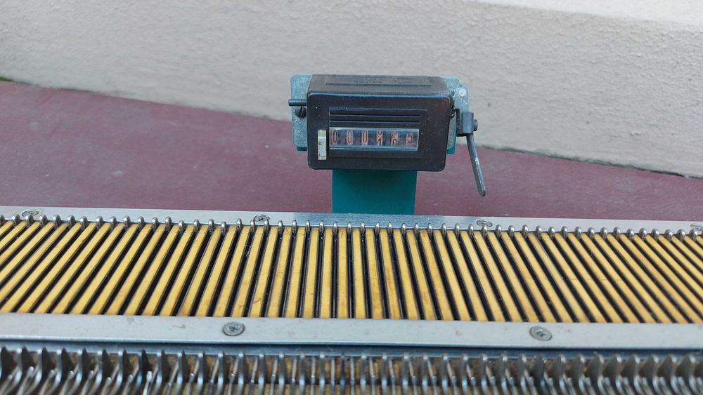 Советская вязальная машинка "Северянка"