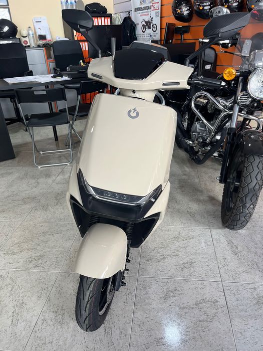 Vendo uma moto Elétrica nova .