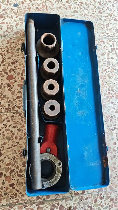 Tarraxa de Roquet para Tubos com Caixa Metálica
