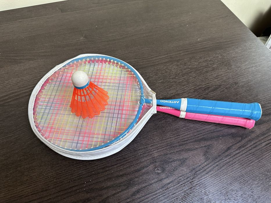Raquetes de badminton com peteca