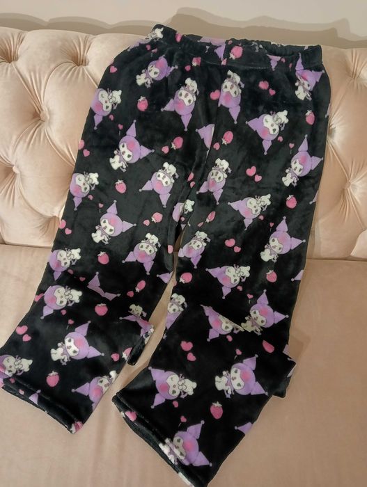 Czarne spodnie polarowe Kuromi z Hello Kitty rozmiar M dla młodzieży