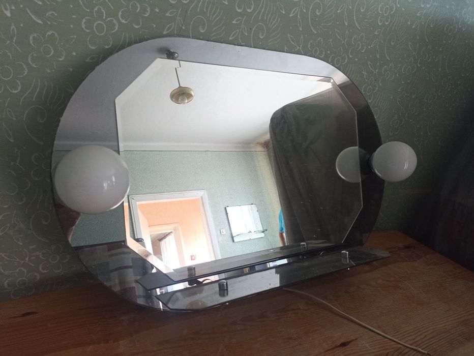 Lustro  z oświetleniem