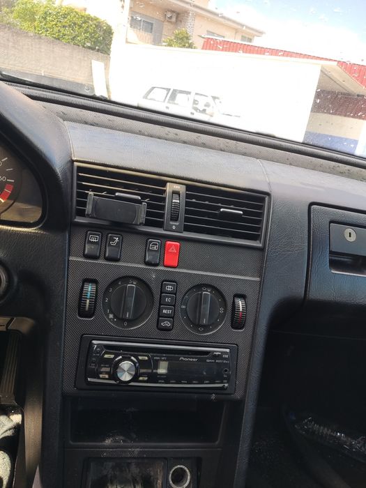 Mercedes c180 de 95. Falta o 3º pistão