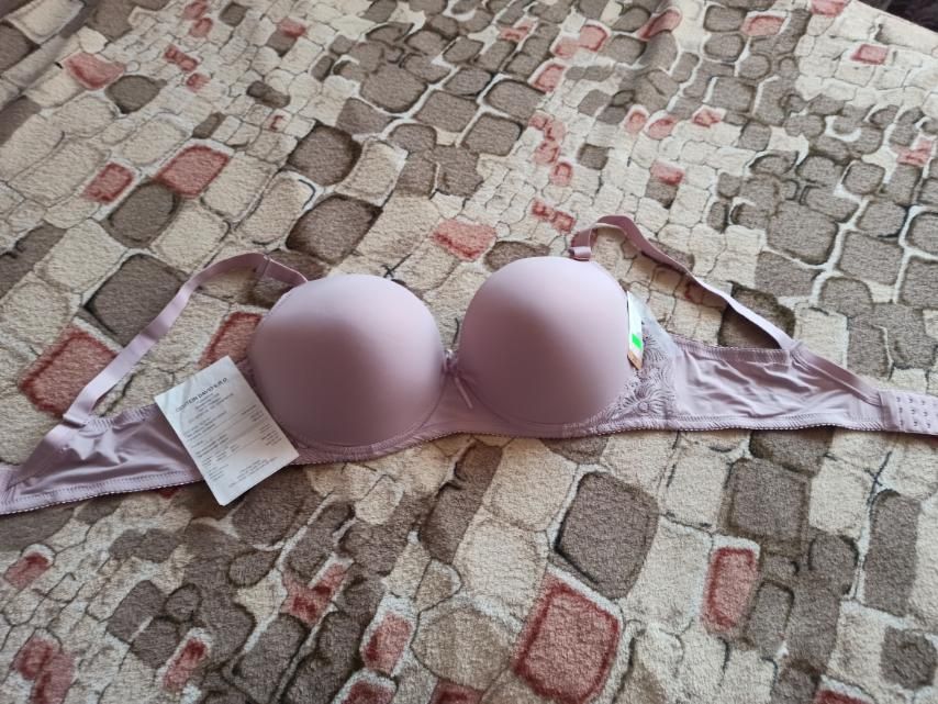 Новий жіночий бюстгальтер
