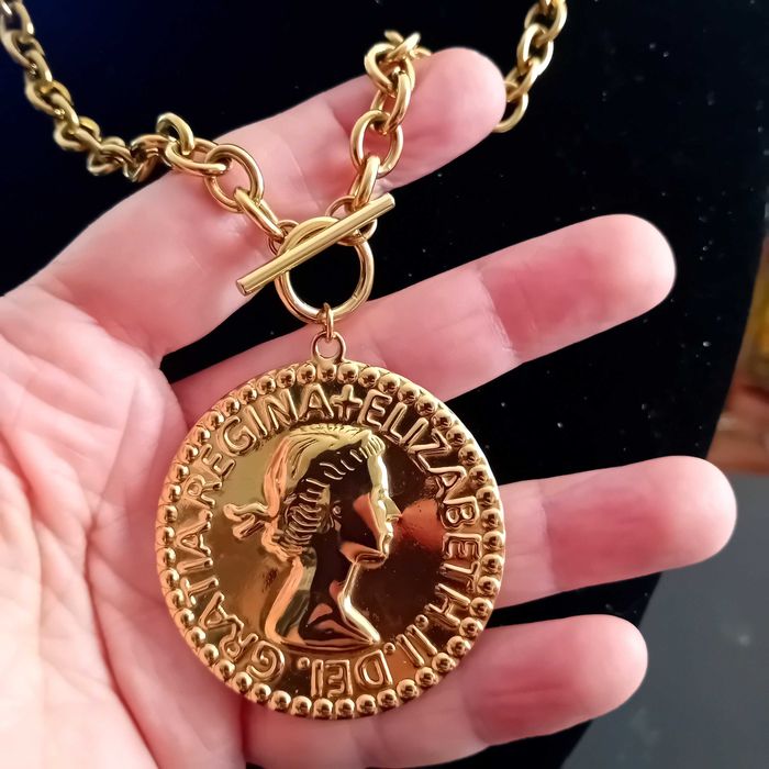 Colar da medalha grande.