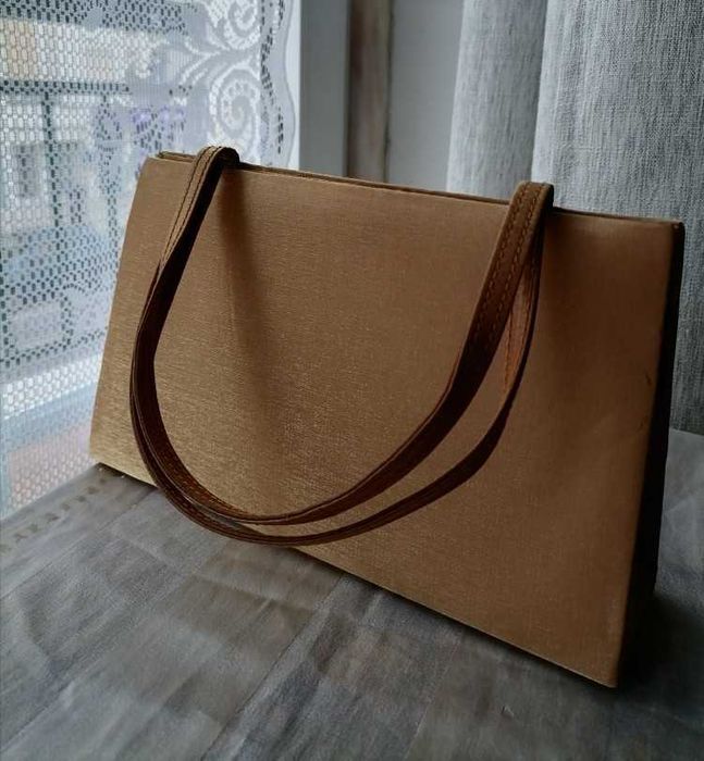 Bolsa de cerimónia dourada