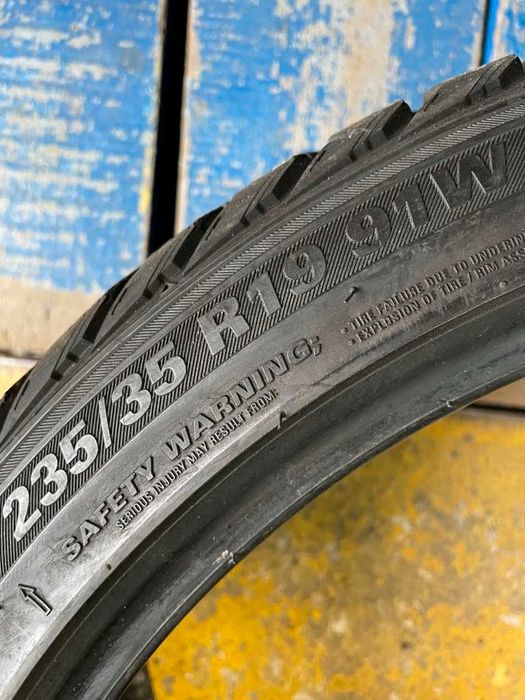 235/35 R19 Kumho Winter Craft WP71 2шт