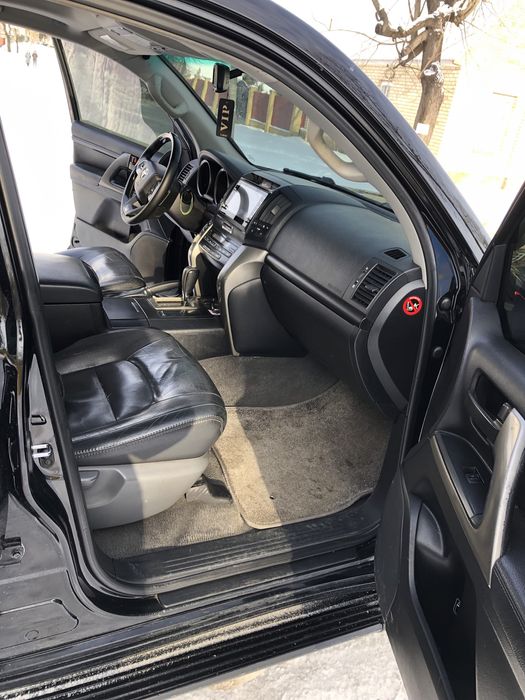 Продам TOYOTA LAND CRUISER 200, 4.0газ/бензин, не фарбована