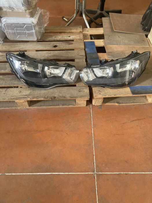 Vendo farois Audi A1  de origem