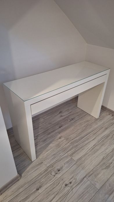 Toaletka ikea ,,malm", szuflada z przegródkami  szyba , stan  super...