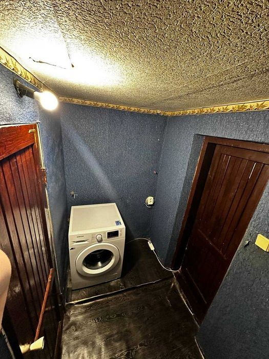 Продам  два будинки в одному дворі