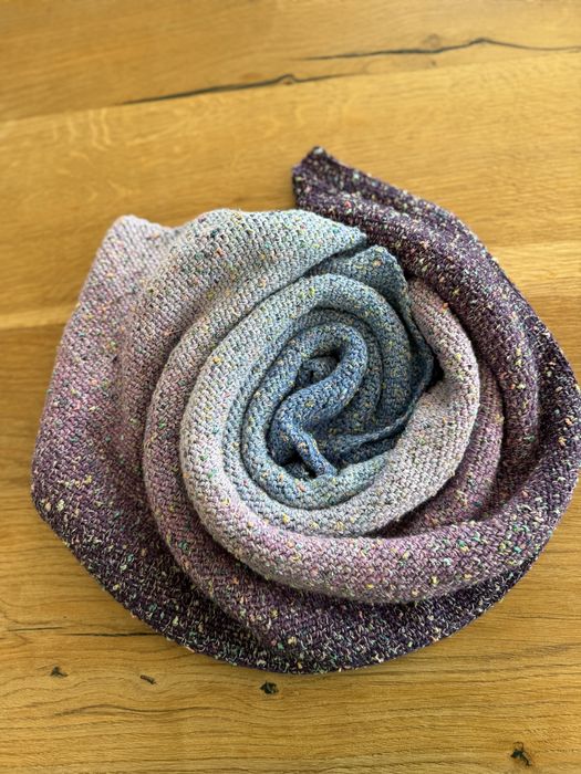 Chusta ombre na szydełku z pastelowymi nopkami - klasyk