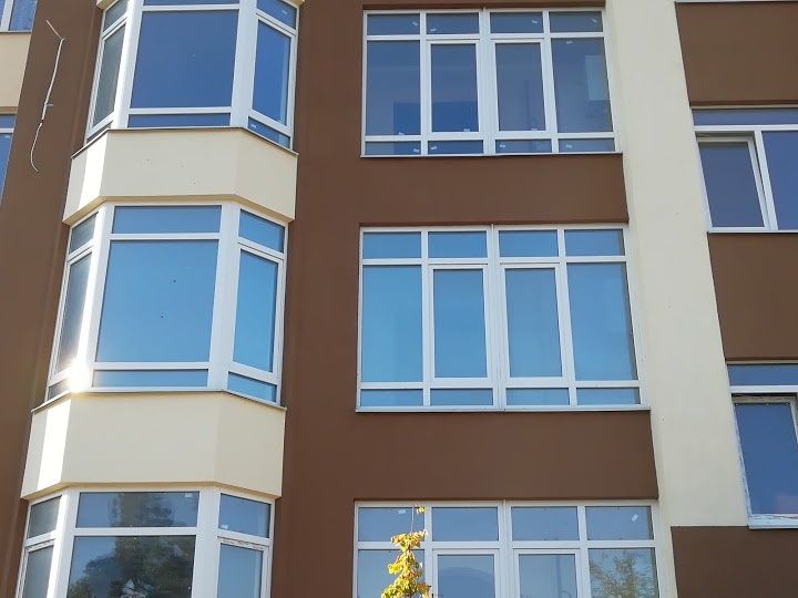 Дзеркальна плівка на вікна, тонування скла.