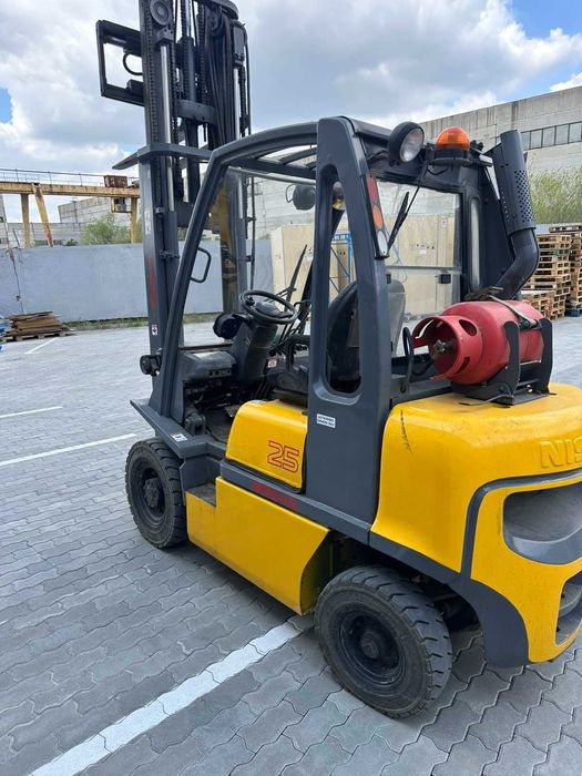 Газовий навантажувач Nissan