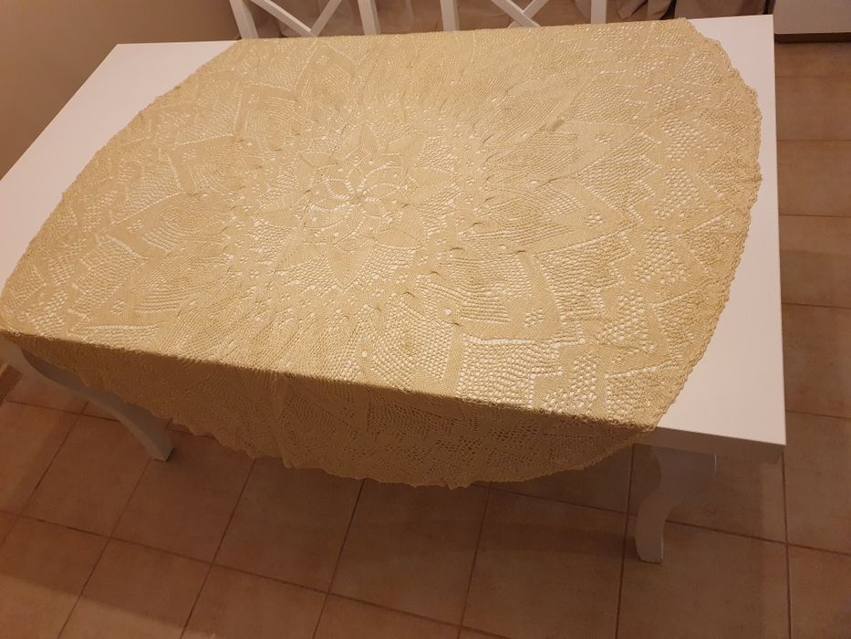 Sprzedam okrągły obrus