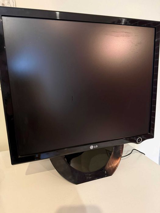 Monitor LG komputer stacjonarny