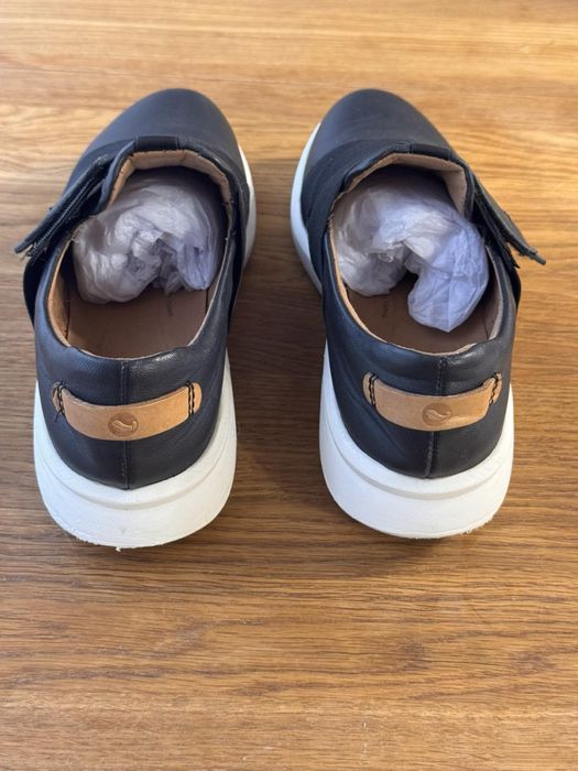 Кросівки шкіряні clarks 37р в гарному стані