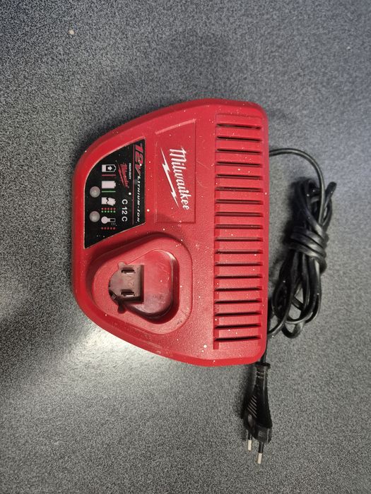 Ladowarka milwaukee c12c