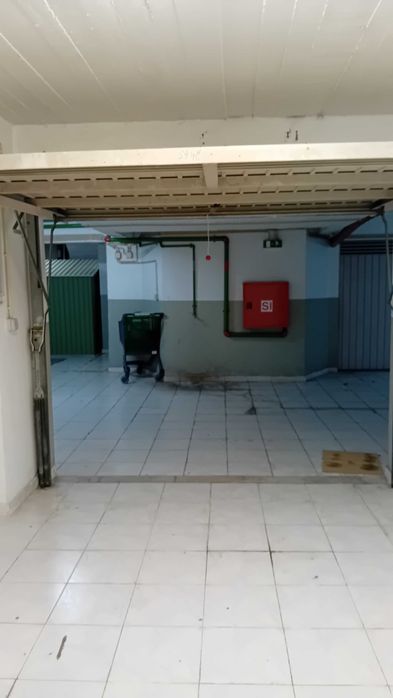 Garagem Box no centro da Cova da Piedade junto ao Museu da Cidade