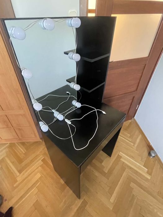 Sprzedam czarna toaletke