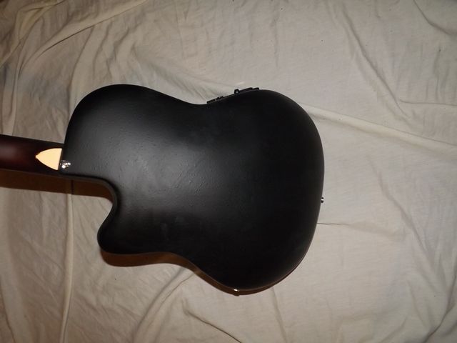 Ovation-style Guitar64286327387779125