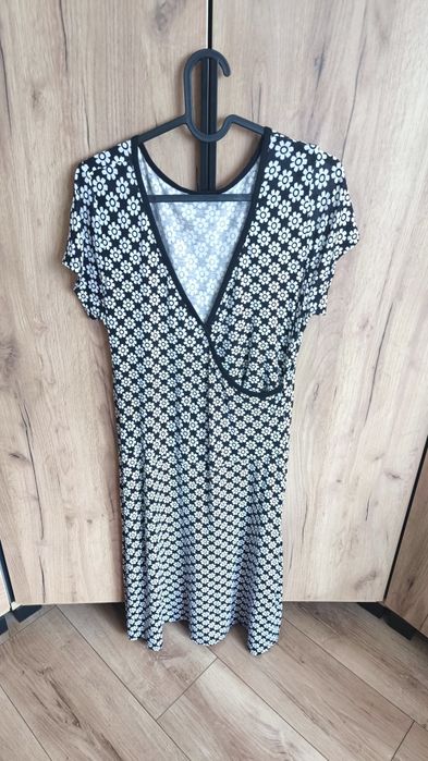 Sukienka czarna w białe kwiatki rozmiar S/M