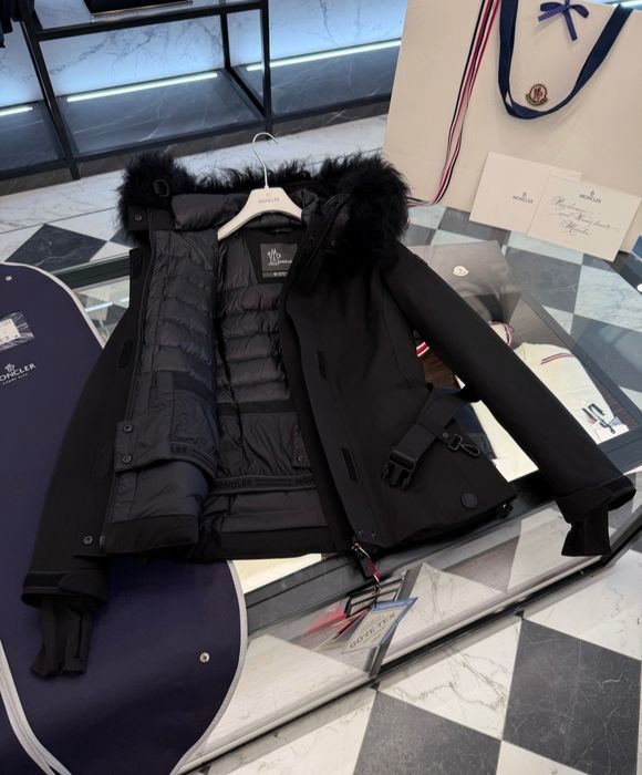 Moncler Grenoble Laplance GORE-TEX — жіноча лижна пухова куртка з хутр