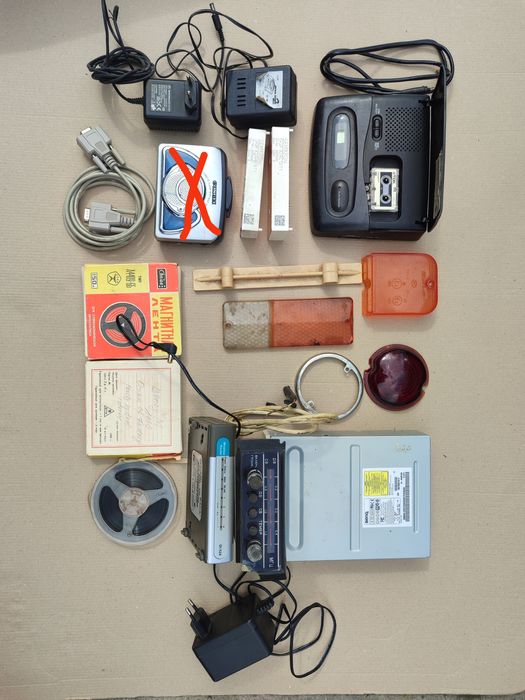 С гаражных полок и стола