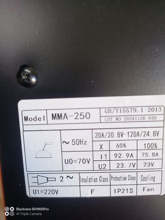Aparelho de soldar pequenino nem um palmo de mão tem