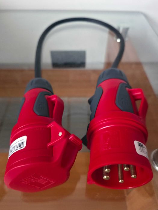 Przejściówka / adapter gniazdo siłowe 32A na 16A PCE